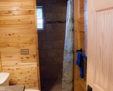 Bathrooms | Cabin rentals in Michigan