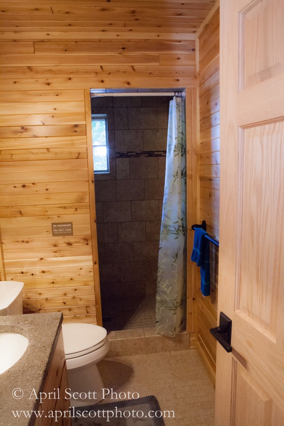 Bathrooms | Cabin rentals in Michigan