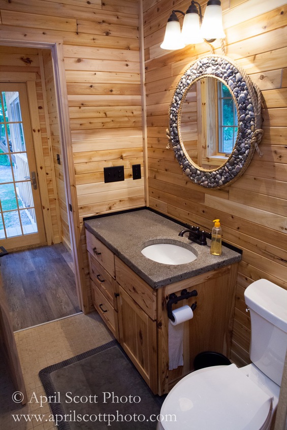 Bathrooms | Cabin rentals Michigan